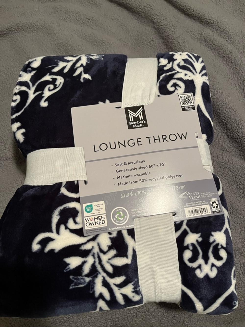 Member's Mark Navy and White Lounge Throw - Plush Decorative Blanket
